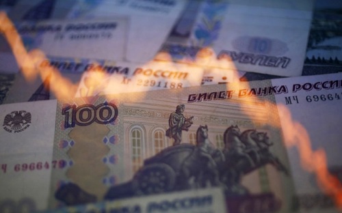 S&P cắt điểm tín nhiệm Nga về mức “rác”, Rúp lao dốc mạnh