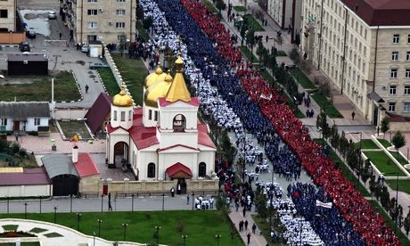 Video hơn 100.000 người diễu hành mừng sinh nhật Putin