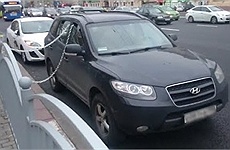 Chống trộm xe bằng xích sắt ở thủ đô Matxcơva