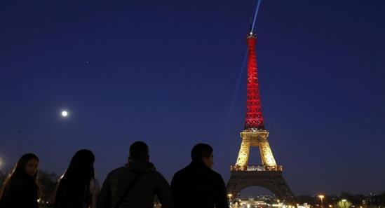 Tháp Eiffel suýt biến mất vì khủng bố IS?