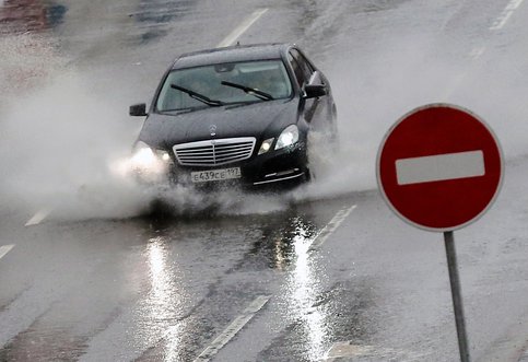 Moskva: Tài xế được khuyến cáo hạn chế sử dụng xe cá nhân