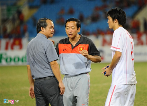 Bầu Đức vực dậy tinh thần các cầu thủ U19 Việt Nam