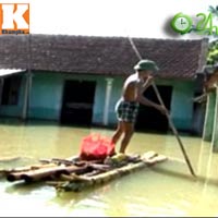 Vỡ đê ở Thanh Hóa: Nước vẫn ngập nửa nhà