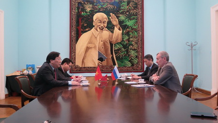 Đại sứ Việt Nam tại LB Nga tiếp Nghị sỹ Hội đồng LB (Thượng viện Nga)