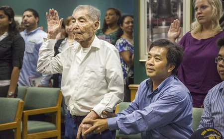 Cụ ông gốc Việt 102 tuổi lập dấu mốc mới trong lịch sử nước Mỹ