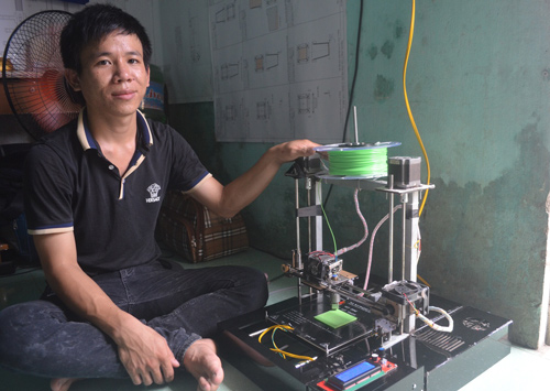 Ba chàng sinh viên chế tạo máy in 3D