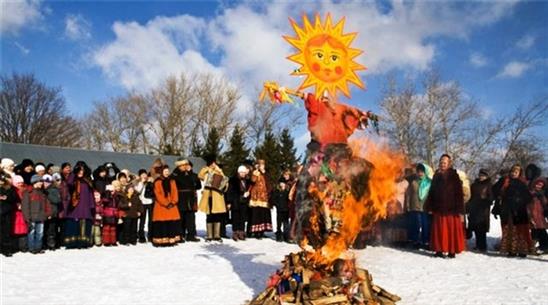 Ngày cuối của Lễ hội Maslenitsa: cả nước Nga tiễn mùa đông và đón mùa xuân