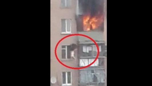Lửa cháy dữ dội, cô gái Nga phi thân từ tầng 8 xuống đất
