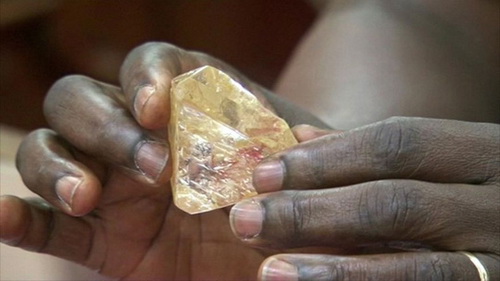 Tự nguyện nộp viên kim cương 706 carat cho chính phủ