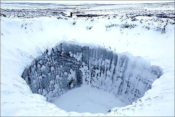 Hố tử thần 'trỗi dậy' ở Siberia đe dọa sự sống hành tinh