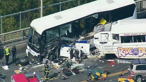 Tai nạn xe buýt kinh hoàng tại Mỹ