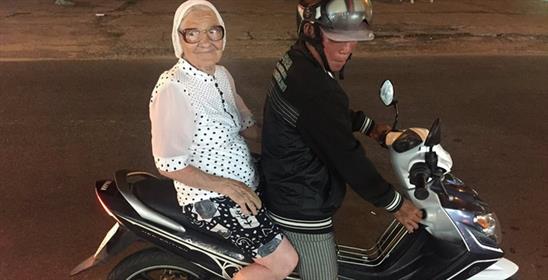 Cụ bà 89 tuổi người Nga bất ngờ 