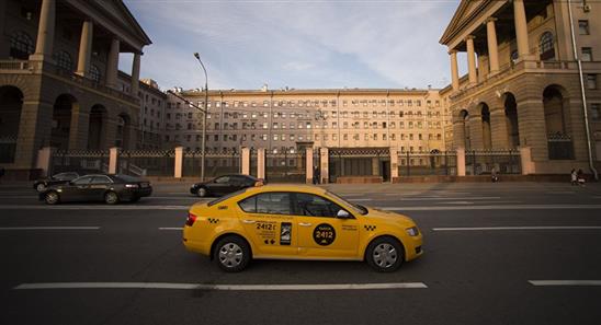 Lái xe taxi Moskva nộp cho cảnh sát một người khách bàn về tấn công khủng bố