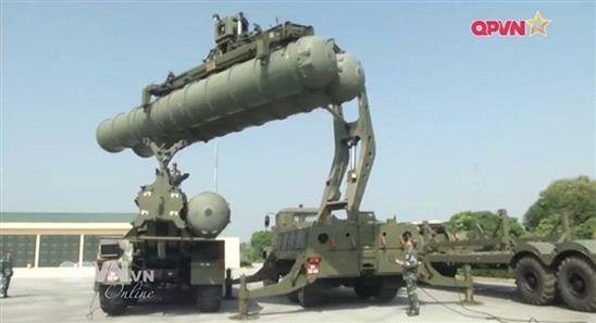 Tổ hợp tên lửa S-300 hiện đại nhất Việt Nam sẽ được vận hành bắn đạn thật (Video)