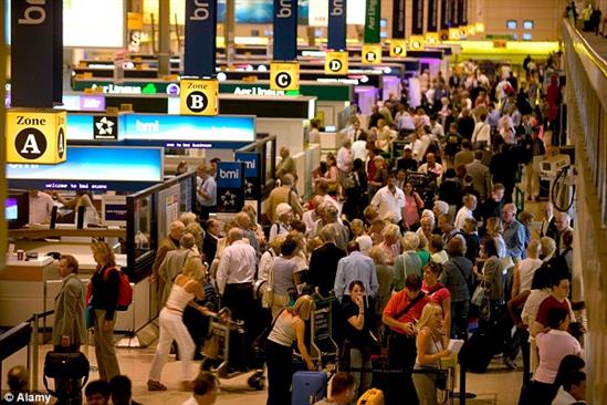 Lượng hành khách tới các sân bay châu Âu vượt mức 2 tỉ người
