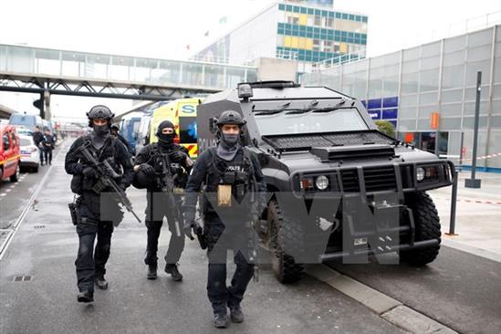 Pháp kết tội hai đối tượng tiếp tay cho kẻ tấn công sân bay Orly