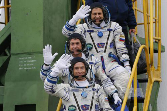 Sau gần 6 tháng trên ISS, 3 phi hành gia đã trở về Trái Đất