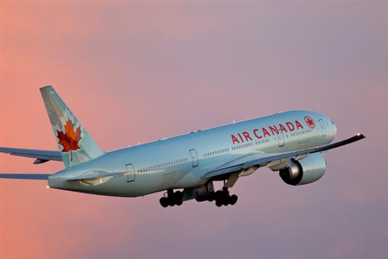 Canada ban luật bảo vệ hành khách đi máy bay sau sự cố United Airlines