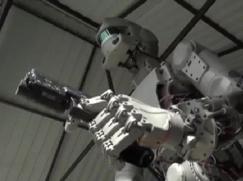 Video Nga thử nghiệm robot hình người, bắn súng 2 tay siêu đẳng