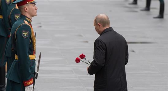Ông Putin tỏ lòng tôn kính những người lính hi sinh trong Chiến tranh Vệ quốc Vĩ đại