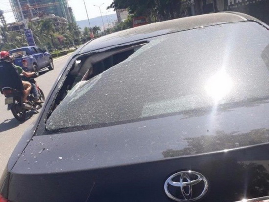 Hàng loạt ô tô người dân Đà Nẵng bị kẻ xấu đập phá