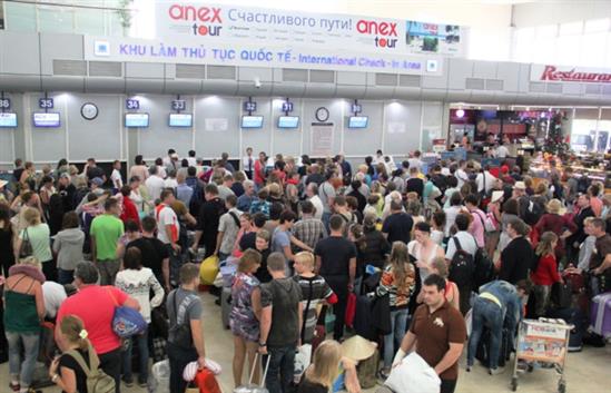 Khách Trung Quốc có 'biểu hiện lạ' ở sân bay Cam Ranh
