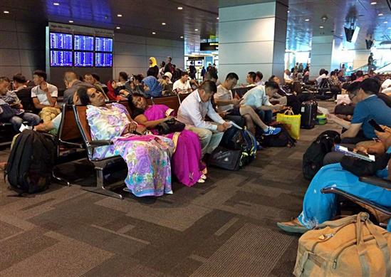 Các chuyến bay của Qatar bị cấm, hành khách vạ vật khắp sân bay