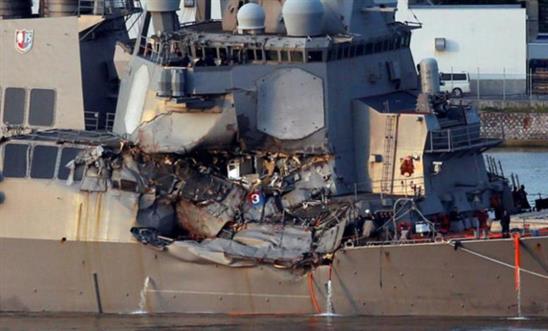 Mỹ ráo riết tìm 7 thủy thủ mất tích sau vụ tàu chiến bị đâm móp