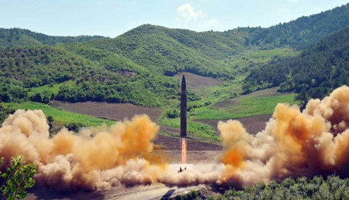 Lại nóng chuyện tên lửa Triều Tiên