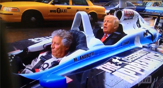 Tay lái huyền thoại chở ông Trump dạo phố bằng xe đua