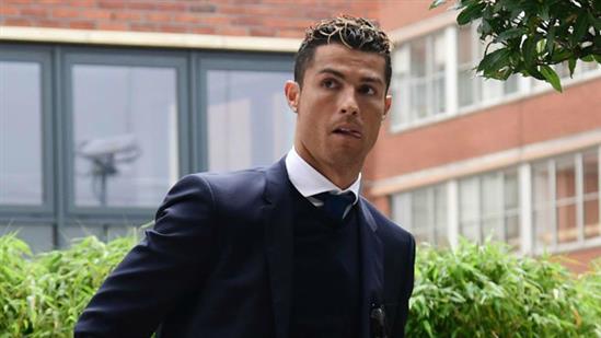 Cristiano Ronaldo trình diện tòa án Madrid