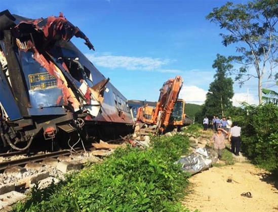 Tai nạn đường sắt nghiêm trọng, gần 100 hành khách may mắn thoát nạn