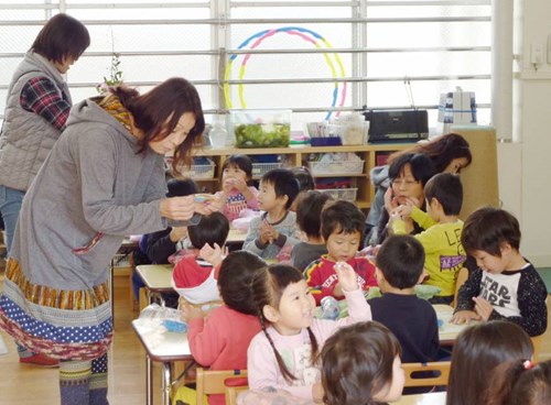 Thủ tướng Nhật đề xuất giáo dục miễn phí cho bậc mầm non