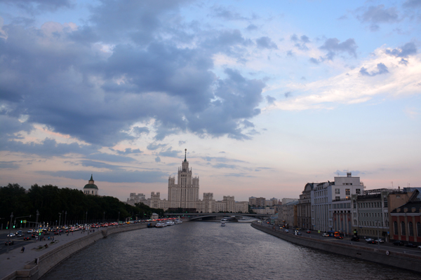Moskva: trời hết nóng, chuyển mưa giông