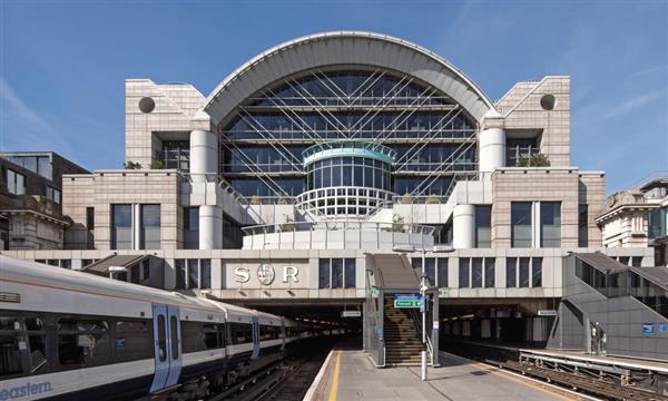 Nhà ga trung tâm London đe dọa có bom, hành khách phải sơ tán khẩn cấp