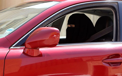 Saudi Arabia bãi bỏ lệnh cấm phụ nữ lái xe
