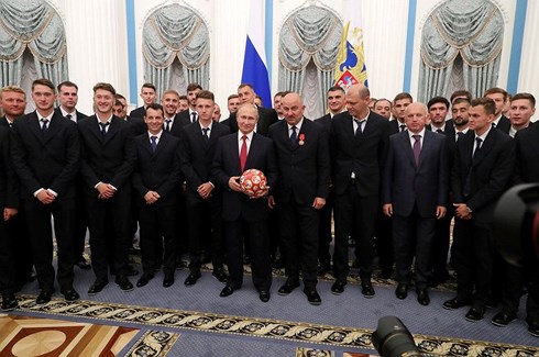 Đội tuyển Nga được Tổng thống Putin tặng huân chương