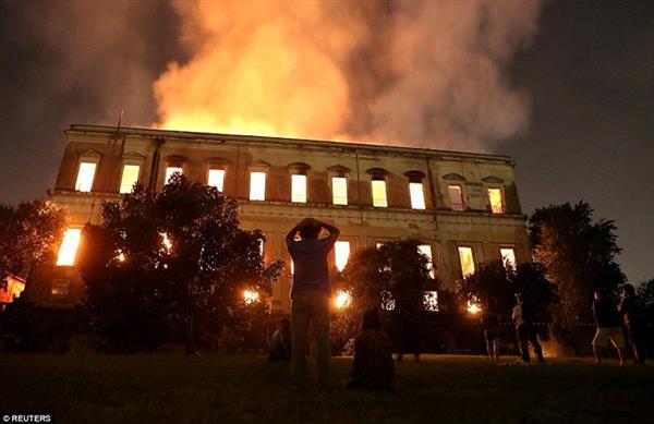 Hỏa hoạn khiến bảo tàng quốc gia 200 năm Brazil hóa tro bụi