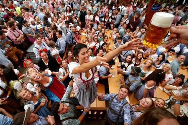 Choáng ngợp lễ hội bia lớn nhất thế giới Oktoberfest tại Đức