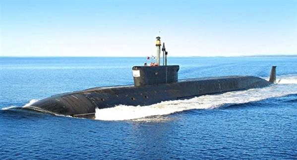 Xem tàu ngầm chiến lược Nga lướt trên biển băng