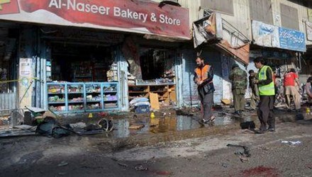 Đánh bom xe cảnh sát Pakistan, 15 người thiệt mạng