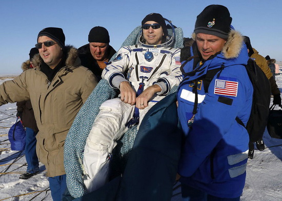 Tàu vũ trụ Nga mang 3 phi hành gia về Trái đất