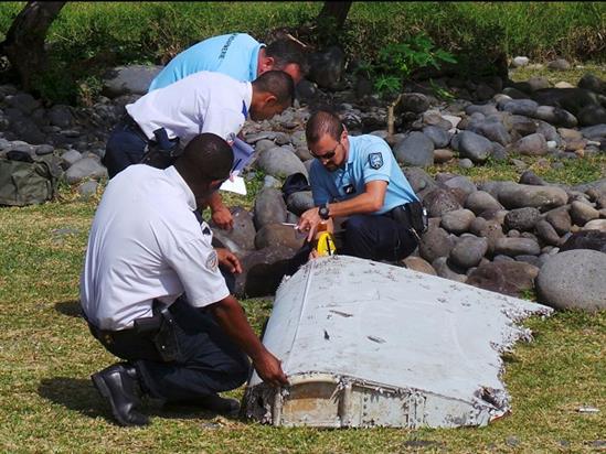 Pháp xác nhận cánh máy bay ở đảo Reunion là của MH370