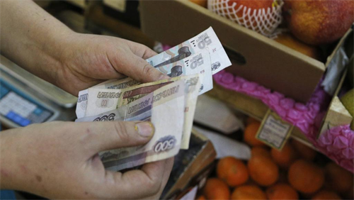 Đồng rúp Nga lại rớt giá, lập kỷ lục mới