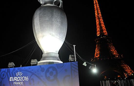 Paris bị khủng bố: EURO 2016 về đâu?
