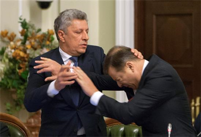 Nghị sĩ Ukraine ẩu đả dữ dội trong phiên họp của quốc hội