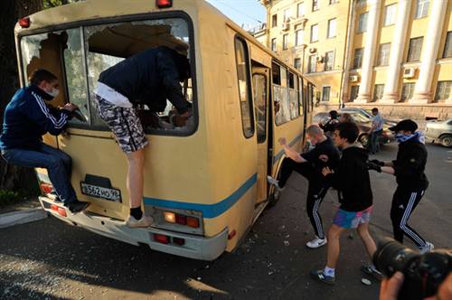 St Petersburg: Khởi tố những kẻ tấn công xe buýt chở lao động nhập cư