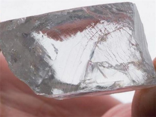 Tìm thấy viên kim cương trắng cực hiếm trị giá 20 triệu USD