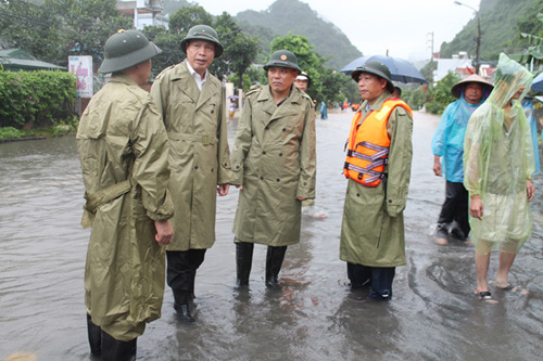 13 người chết trong lũ, Quảng Ninh xin ứng cứu