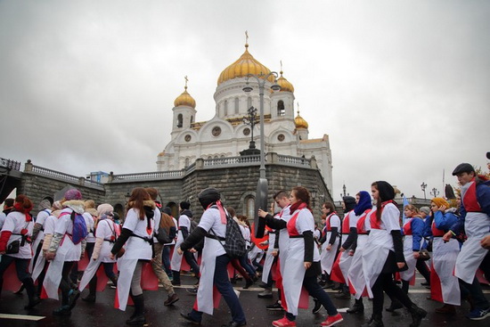 Moskva: Lễ diễu hành rực rỡ mở đầu Liên hoan thanh niên quốc tế 19